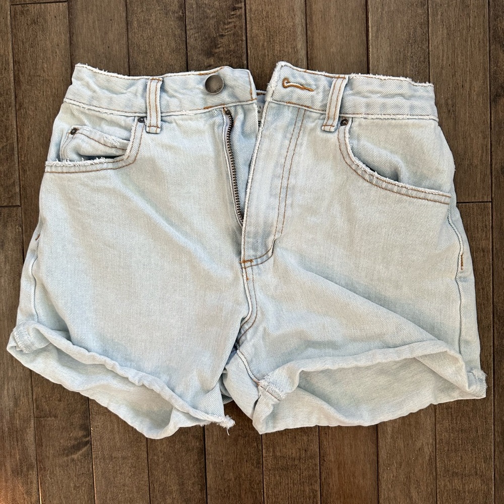 Billabong women’s jean short size 24.